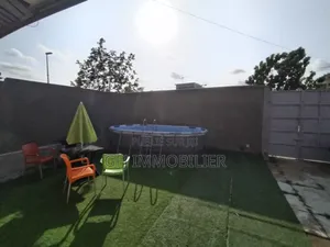 4chbre Villa dans Francis Gweh, Cocody à Louer