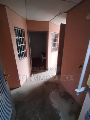 4chbre Villa dans Francis Gweh, Cocody à Louer