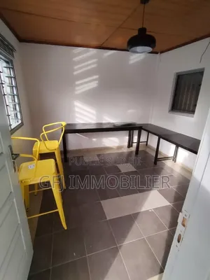 4chbre Villa dans Francis Gweh, Cocody à Louer