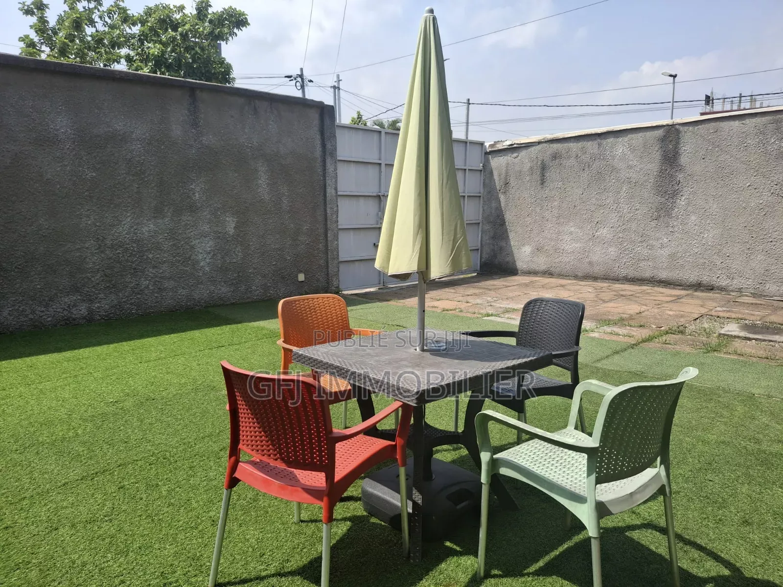 4chbre Villa dans Francis Gweh, Cocody à Louer