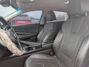 Hyundai Elantra Limited 2022 Blanc