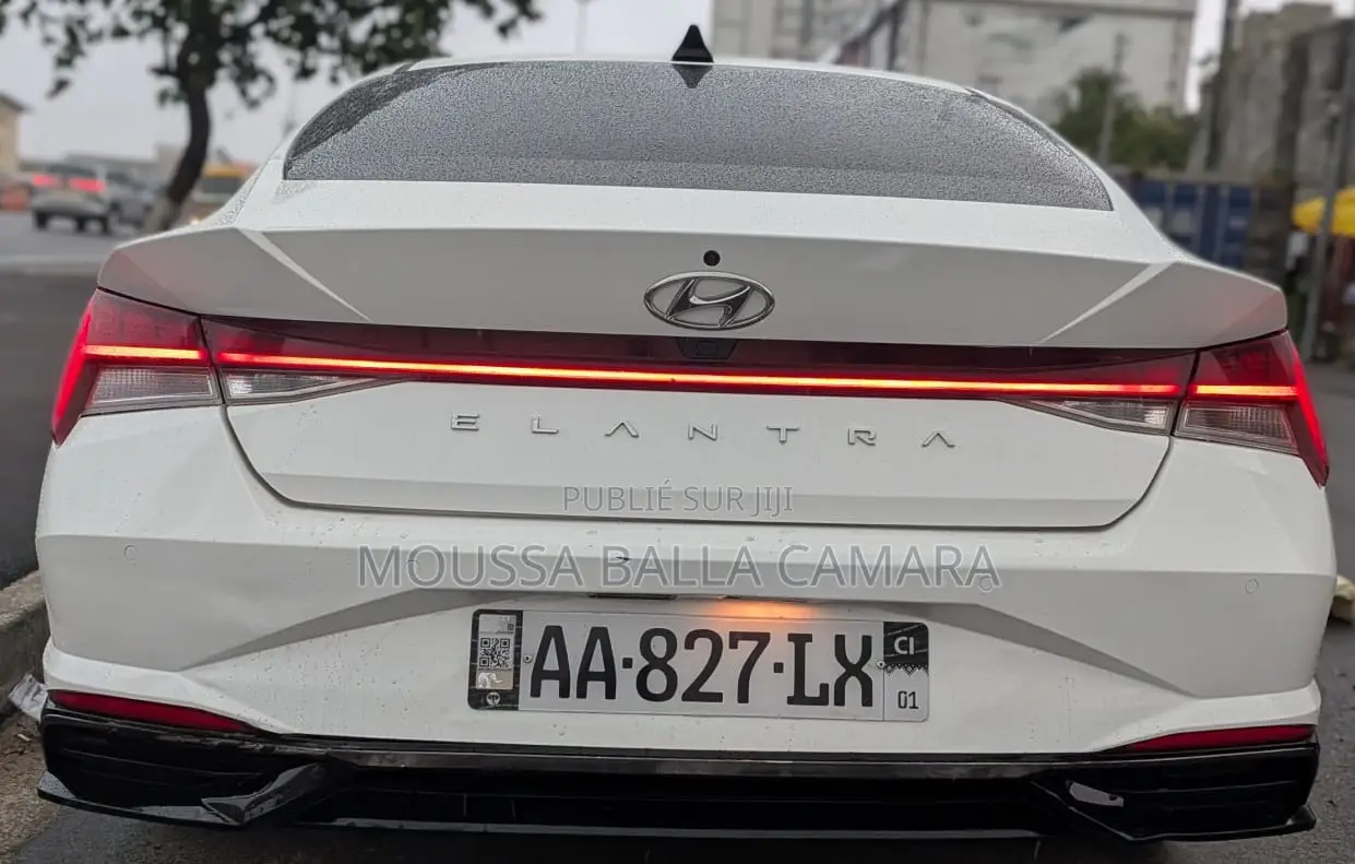 Hyundai Elantra Limited 2022 Blanc