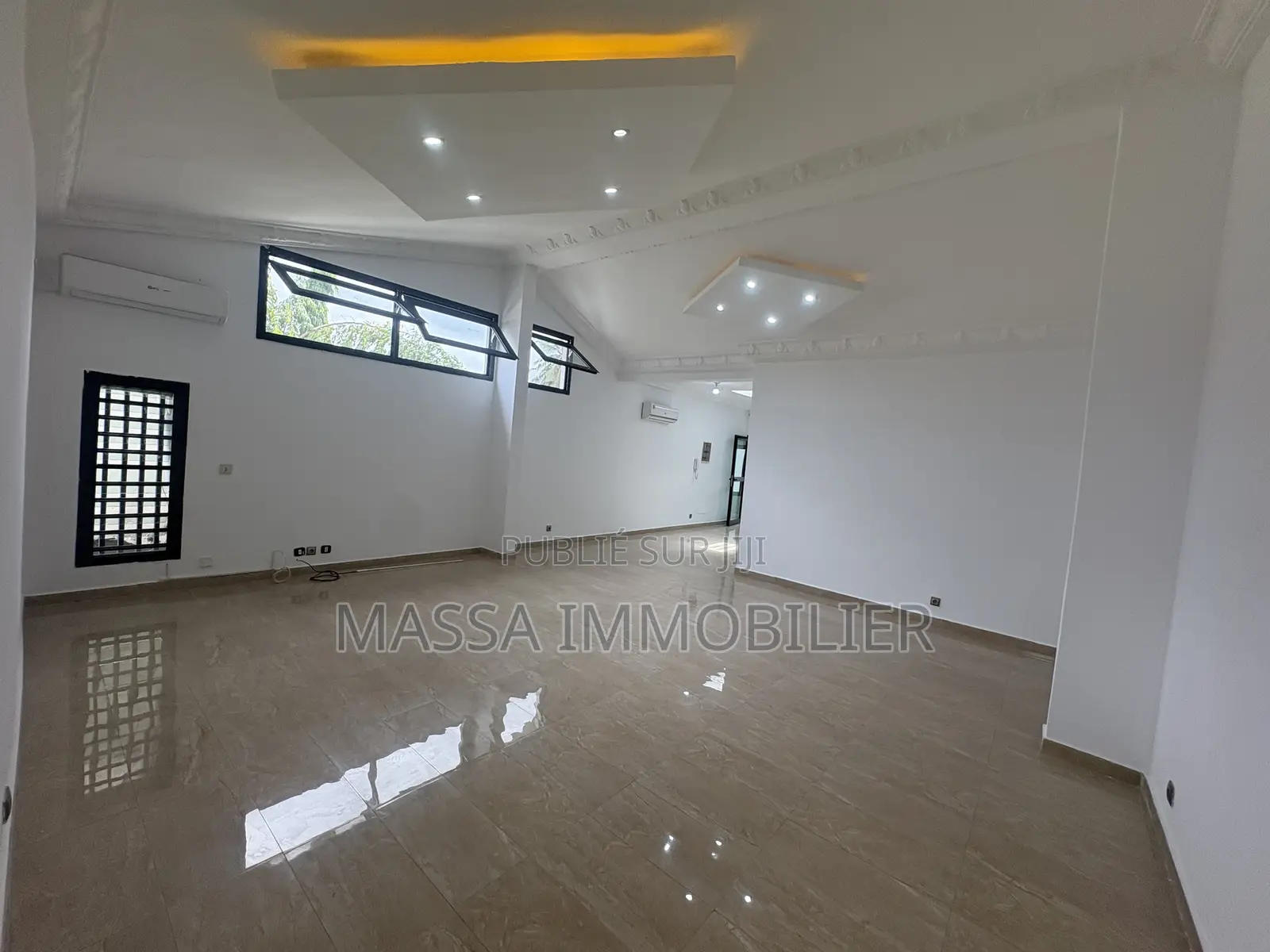 4chbre Appartement dans Massa Immobilier, Cocody à Louer