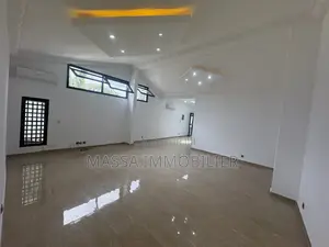 4chbre Appartement dans Massa Immobilier, Cocody à Louer