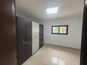 4chbre Appartement dans Massa Immobilier, Cocody à Louer