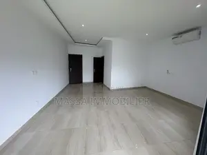 4chbre Appartement dans Massa Immobilier, Cocody à Louer