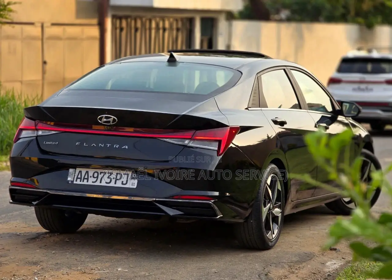 Hyundai Elantra 2022 Noir