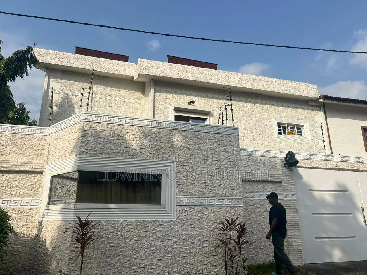 6chbre Villa dans Cocody à Vendre