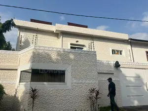 6chbre Villa dans Cocody à Vendre