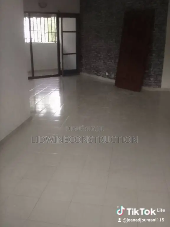 3chbre Appartement dans Deux Plateaux à Vendre
