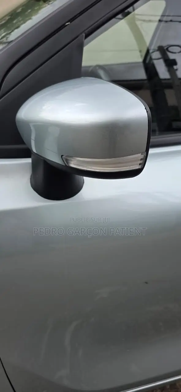 Toyota Starlet 2024 Gris
