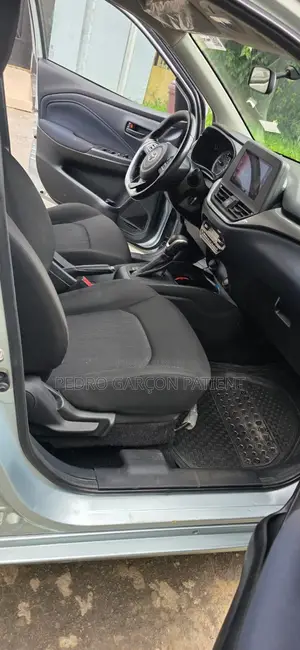 Toyota Starlet 2024 Gris
