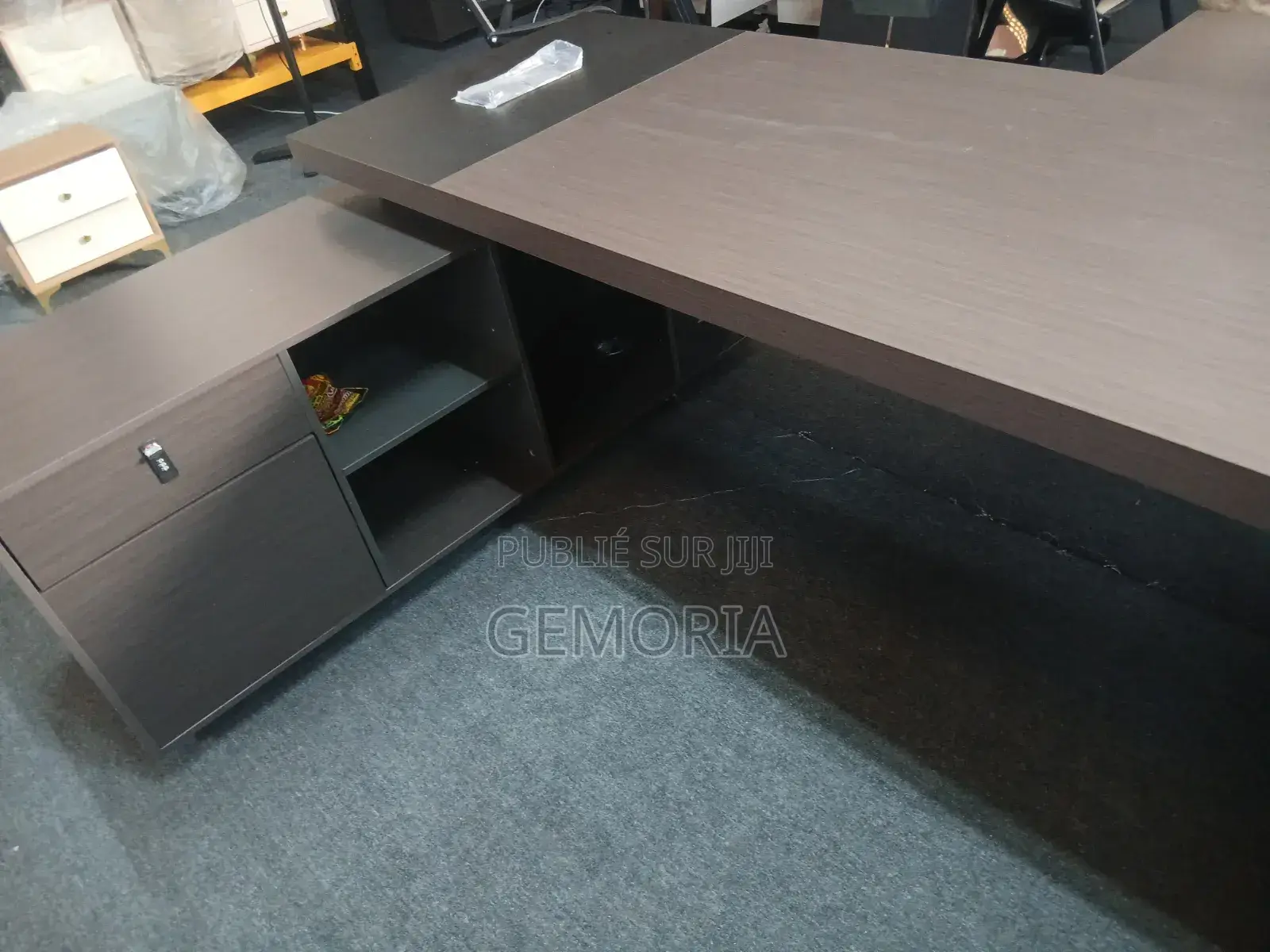 Bureau De Direction En "L" – Design Minimaliste Professionnel