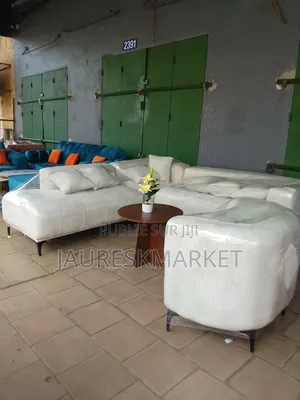 Fauteuil Et Table À Manger