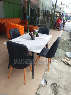 Fauteuil Et Table À Manger