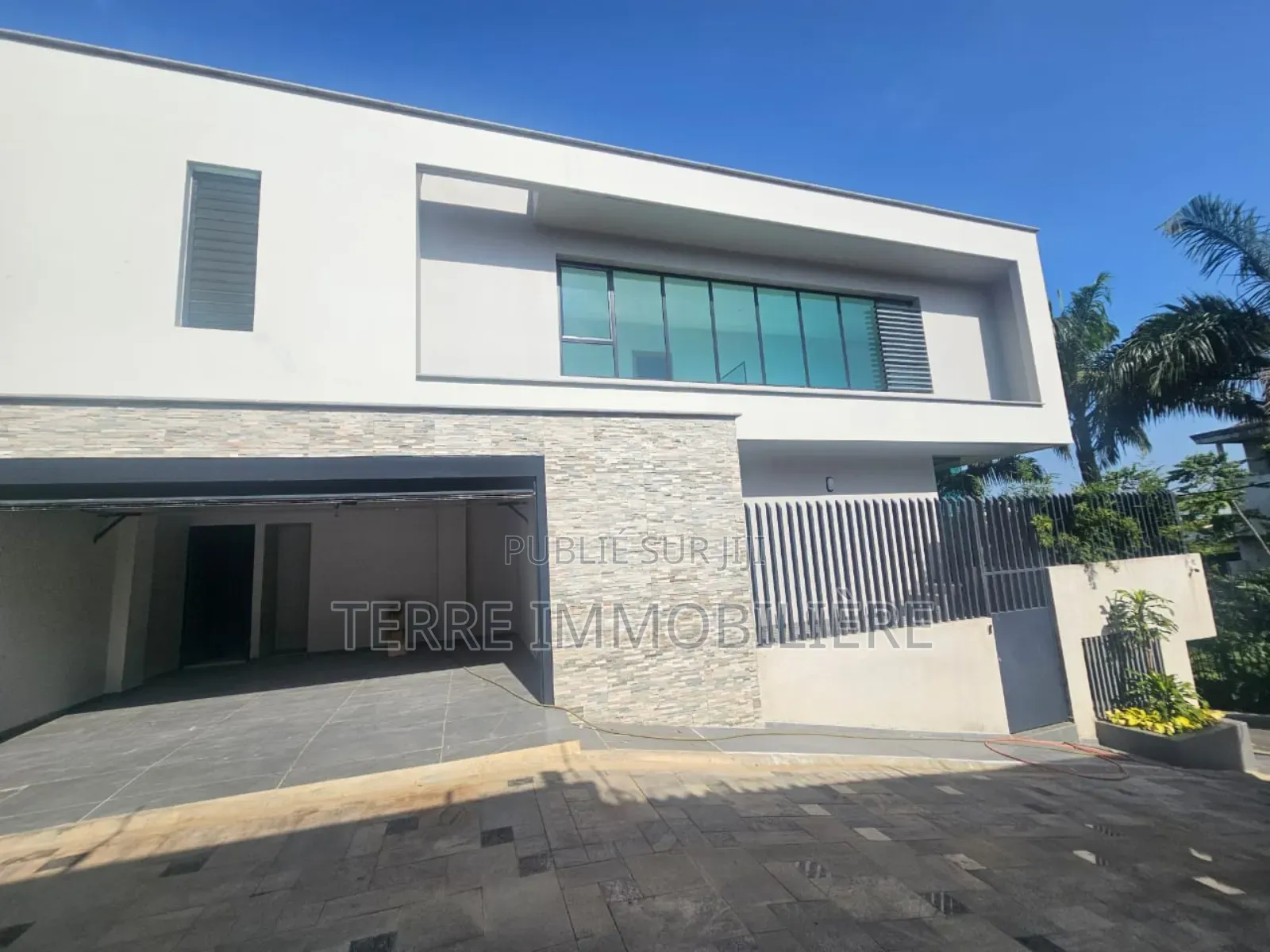 4chbre Duplex dans La Terre Immobilière, Cocody à Louer