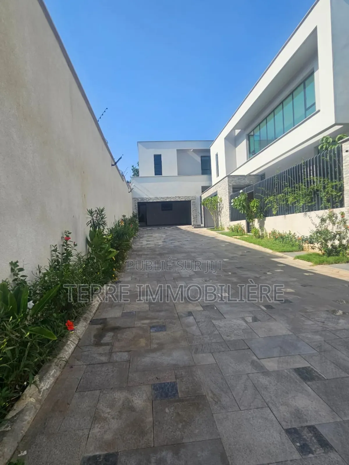 4chbre Duplex dans La Terre Immobilière, Cocody à Louer