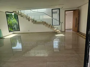4chbre Duplex dans La Terre Immobilière, Cocody à Louer