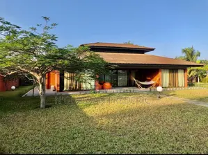 Villa 5 Pièces Meublée Avec Piscine en Bordure Lagune À Assinie