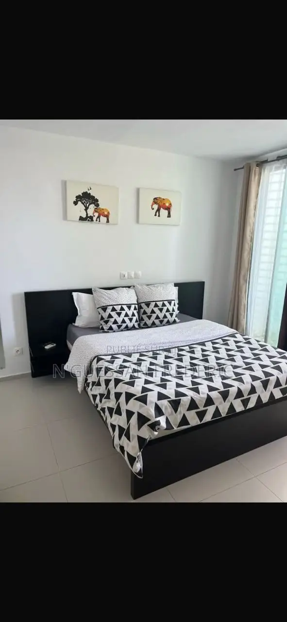 Villa 5 Pièces Meublée Avec Piscine en Bordure Lagune À Assinie