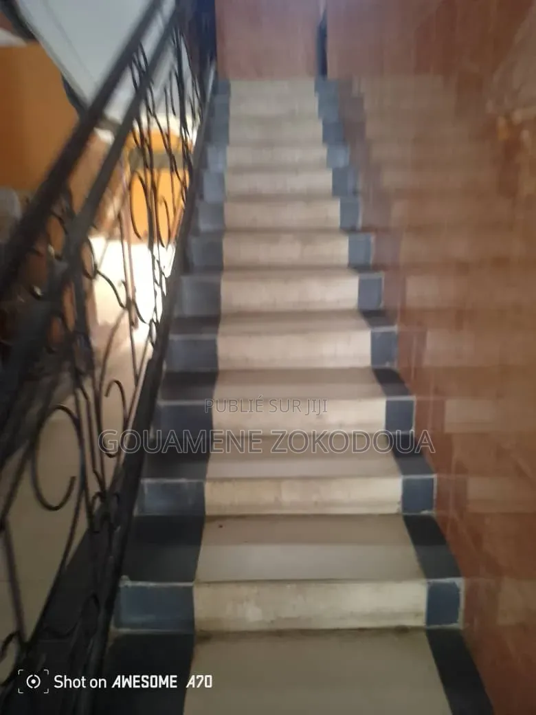 3chbre Appartement dans Gouamené Immobilier, Cocody à Louer