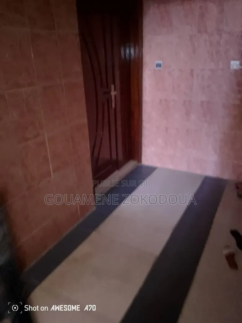 3chbre Appartement dans Gouamené Immobilier, Cocody à Louer