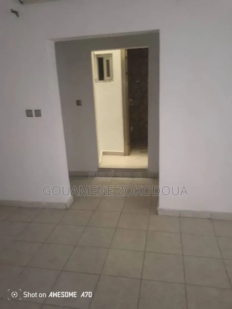 3chbre Appartement dans Gouamené Immobilier, Cocody à Louer