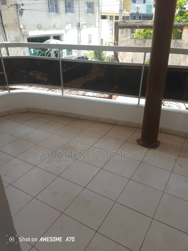 3chbre Appartement dans Gouamené Immobilier, Cocody à Louer