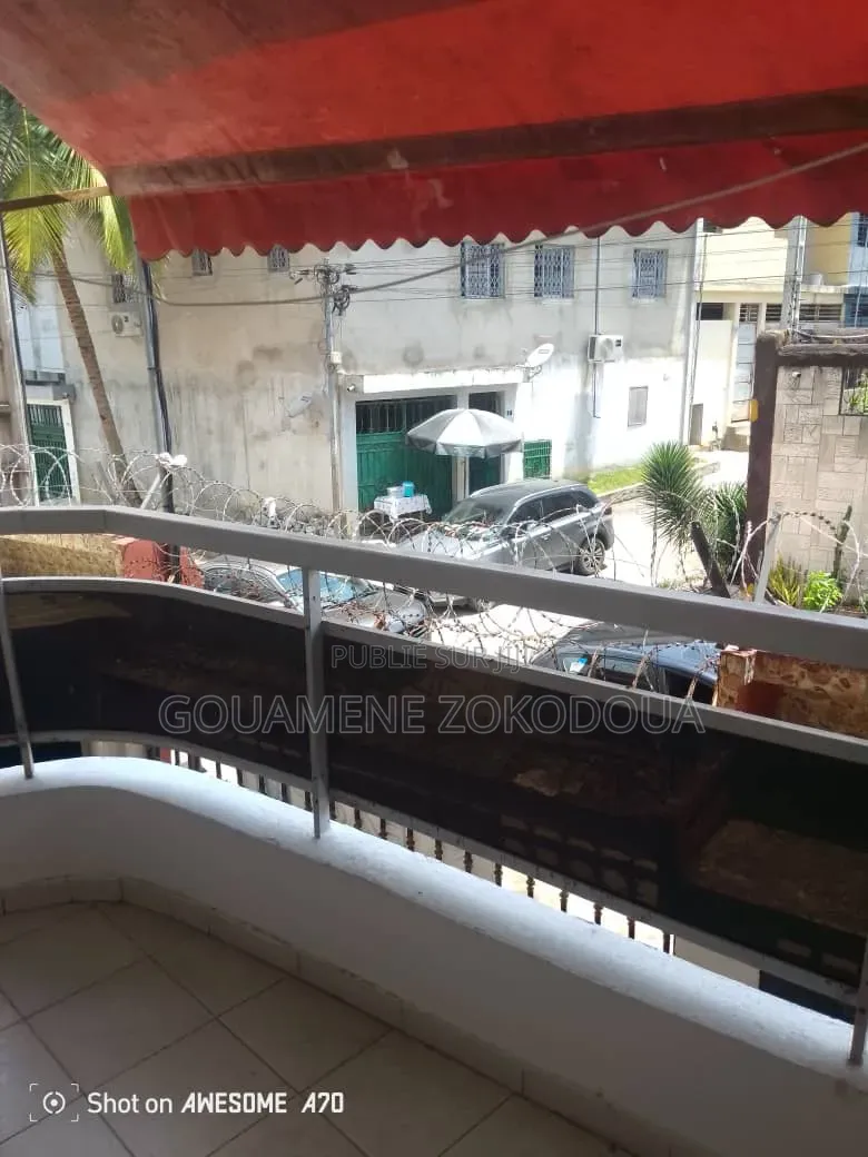 3chbre Appartement dans Gouamené Immobilier, Cocody à Louer