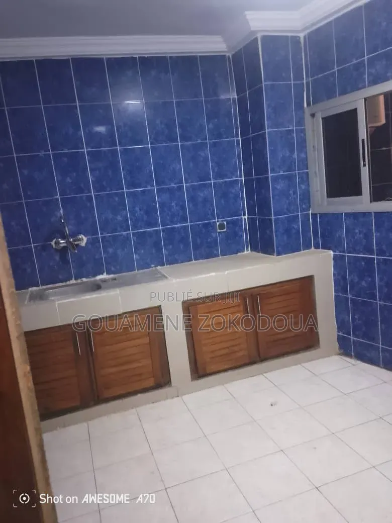 3chbre Appartement dans Gouamené Immobilier, Cocody à Louer
