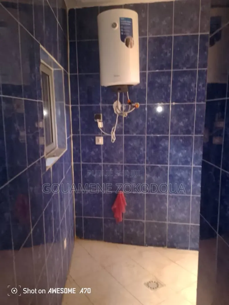 3chbre Appartement dans Gouamené Immobilier, Cocody à Louer