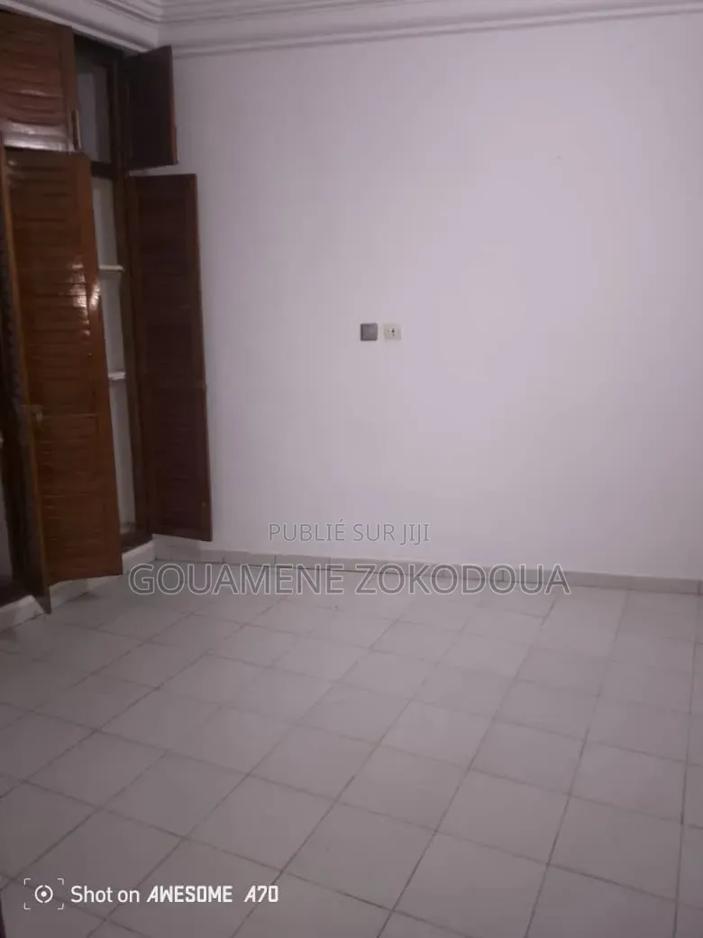 3chbre Appartement dans Gouamené Immobilier, Cocody à Louer