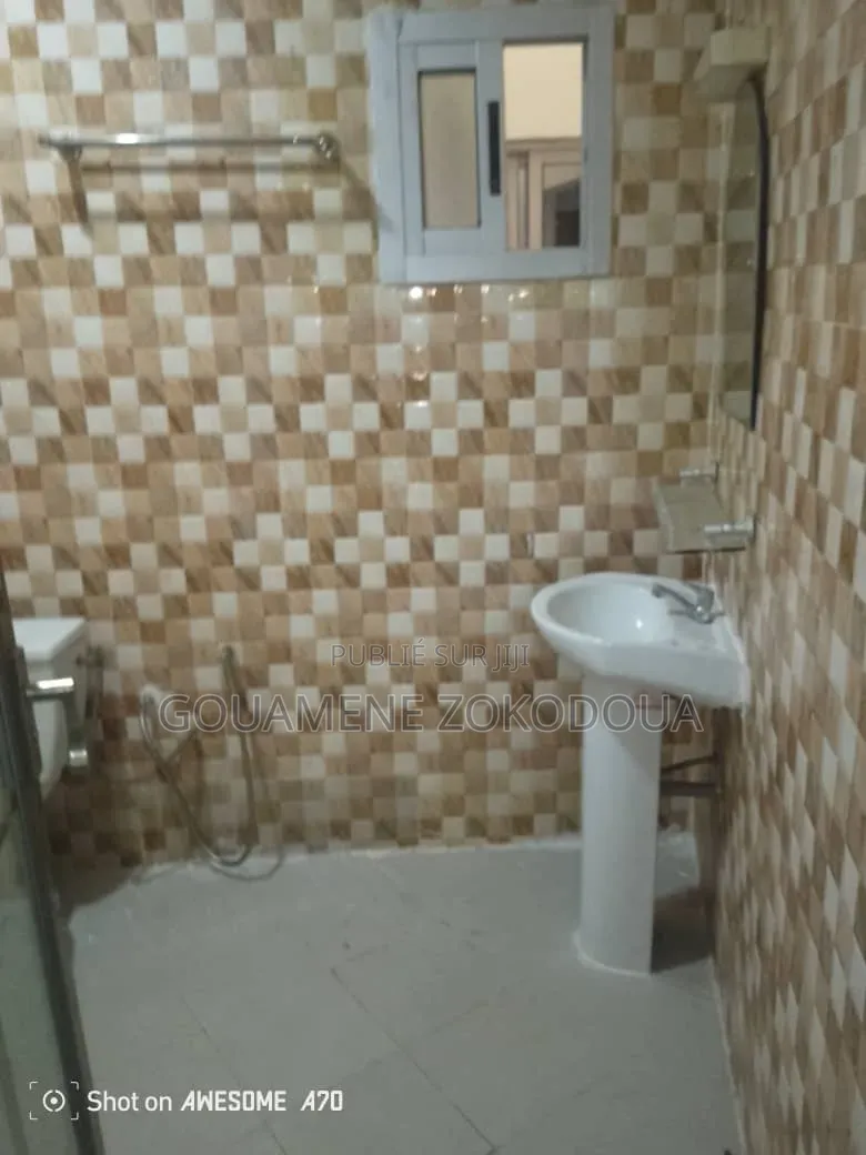 3chbre Appartement dans Gouamené Immobilier, Cocody à Louer