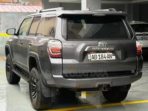 Nouveau Toyota 4-Runner SR5 2WD 2023 Noir Mat