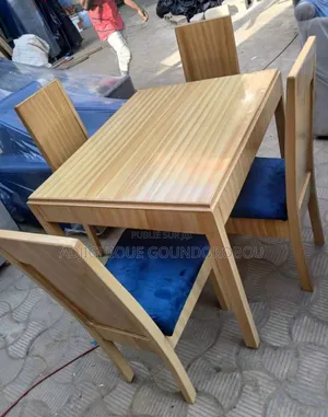 Table a Mangé 4 Place