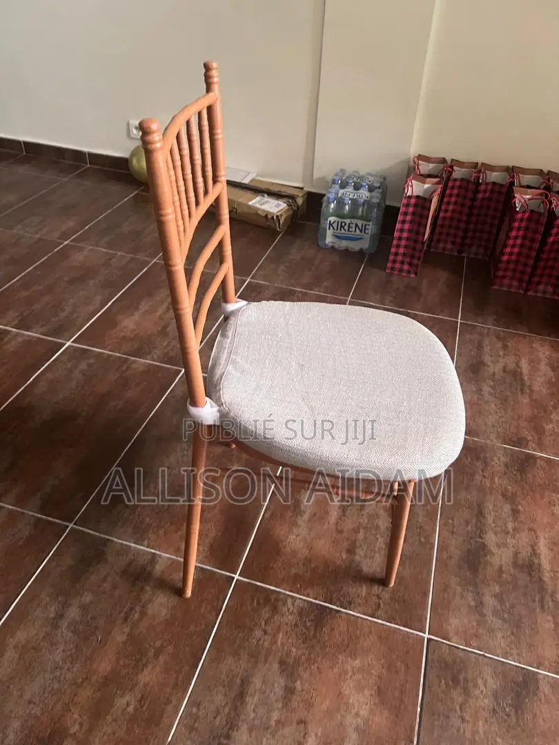 Chaises Chiavari Renovées Avec Coussins