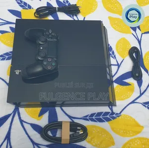 Ps4 Fat en Vente, Très Bon État Avec 15 Jeux, l'État Est De 10/10