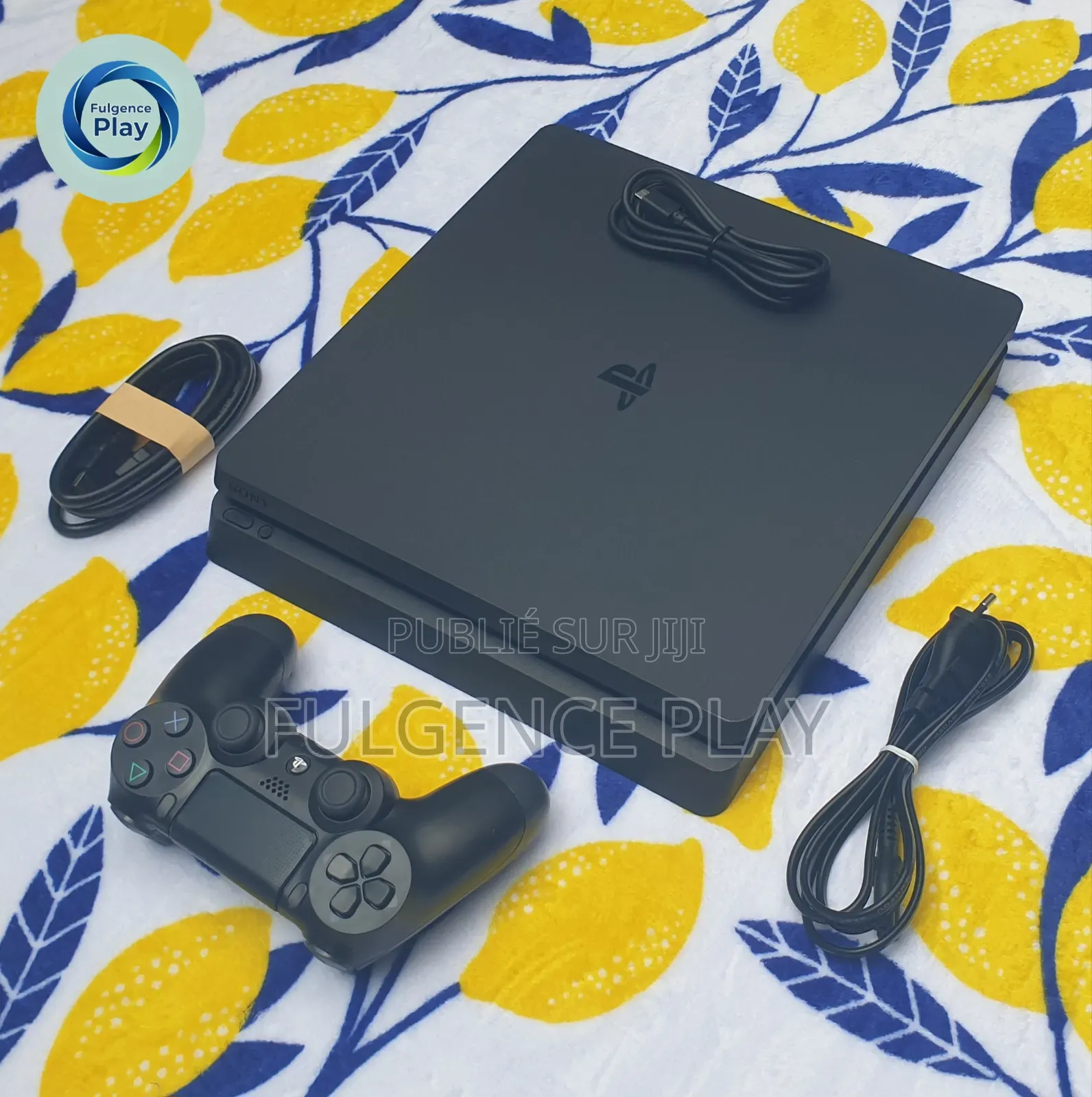 Ps4 Slim en Vente, Très Bon État Avec 15 Jeux, l'État Est De 10/10