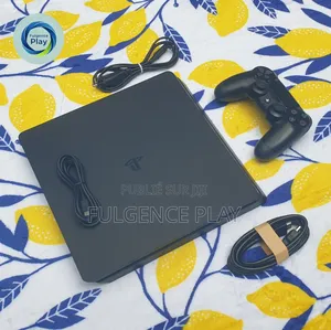 Ps4 Slim en Vente, Très Bon État Avec 15 Jeux, l'État Est De 10/10
