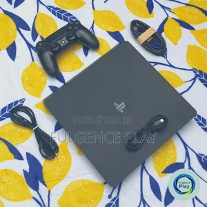 Ps4 Slim en Vente, Très Bon État Avec 15 Jeux, l'État Est De 10/10