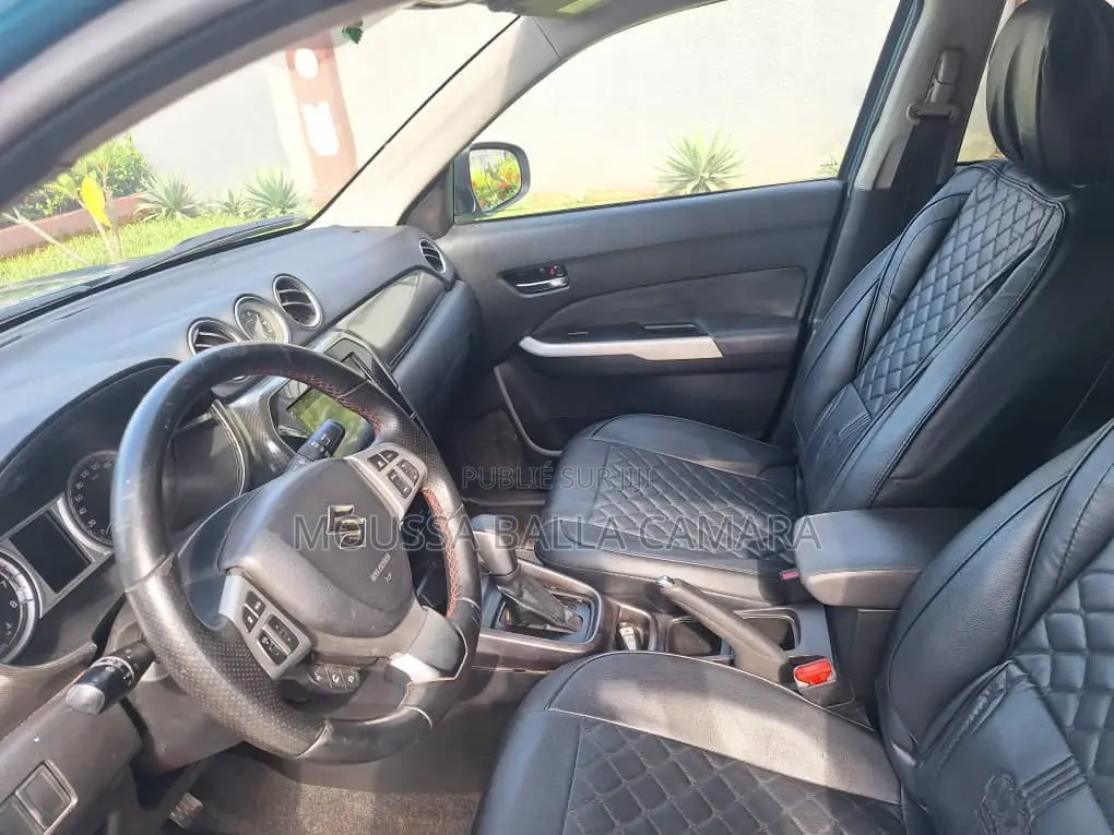 Suzuki Vitara 2018 Bleu
