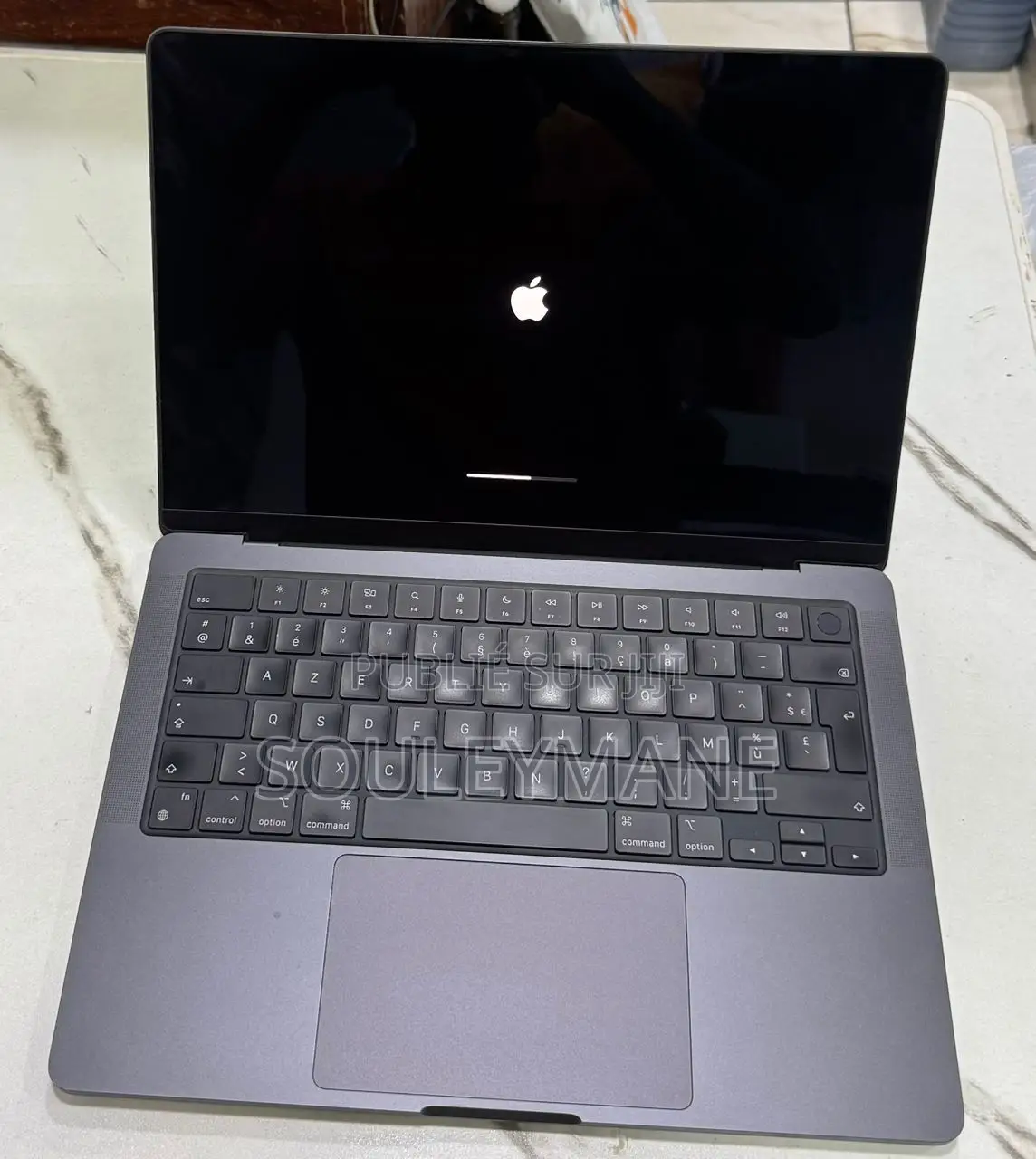 Apple MacBook Pro 2023 M3 14-inch 16GB Apple M3 Pro SSD 512GB