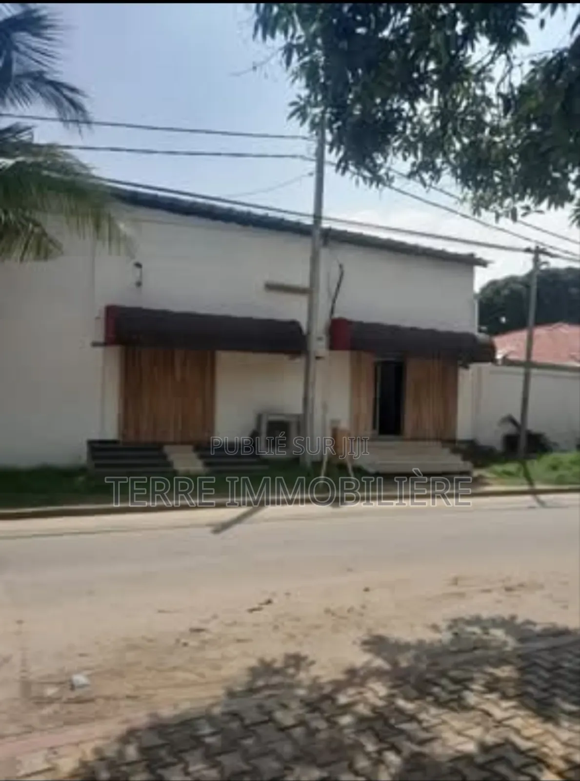 Local Commercial Ou Professionnel À Louer