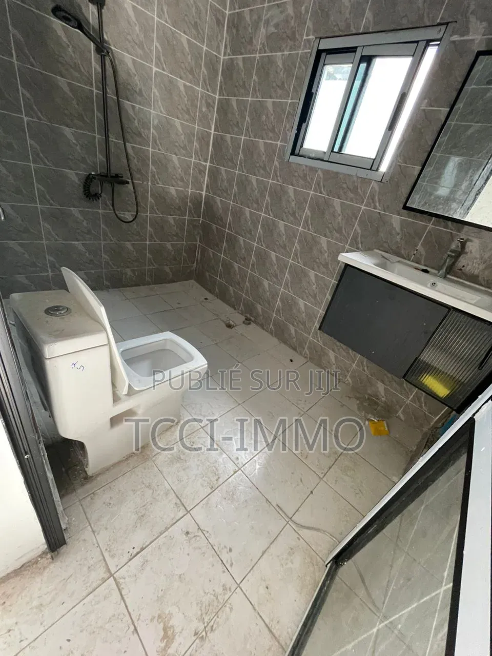4chbre Duplex dans Tcci Sarl, Bingerville à Vendre