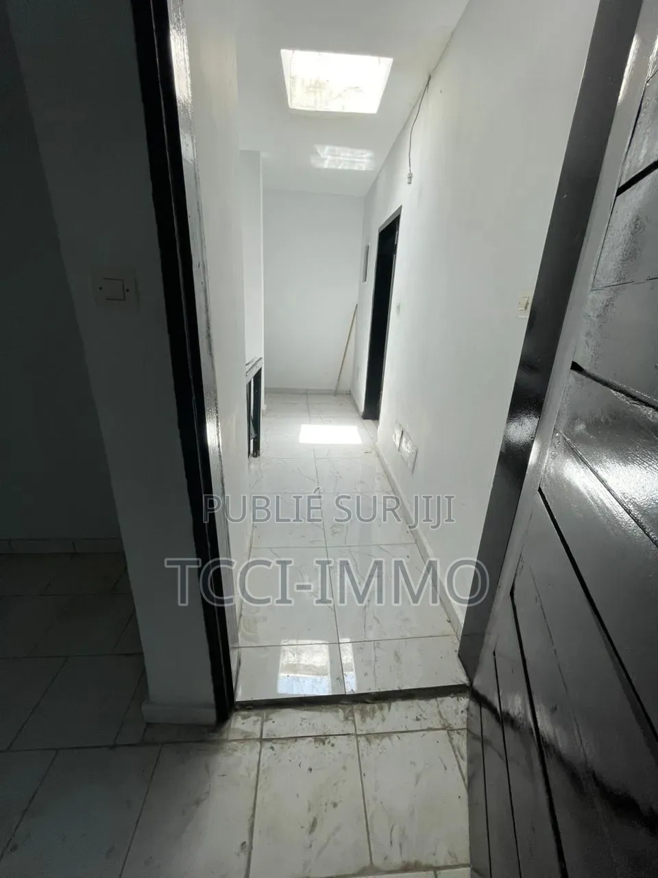4chbre Duplex dans Tcci Sarl, Bingerville à Vendre