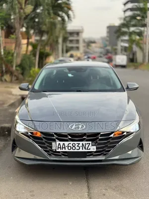 Hyundai Elantra 2022 Gris