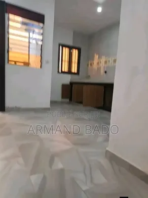 3chbre Appartement dans Bado Armand, Cocody à Louer