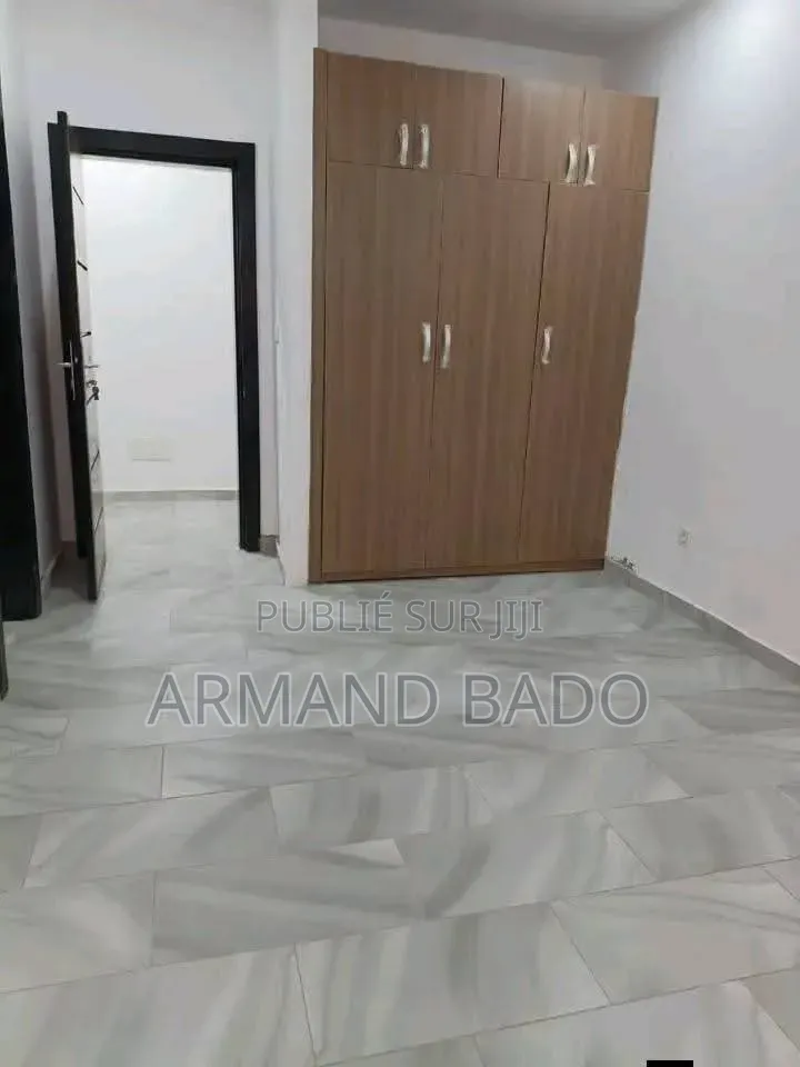 3chbre Appartement dans Bado Armand, Cocody à Louer