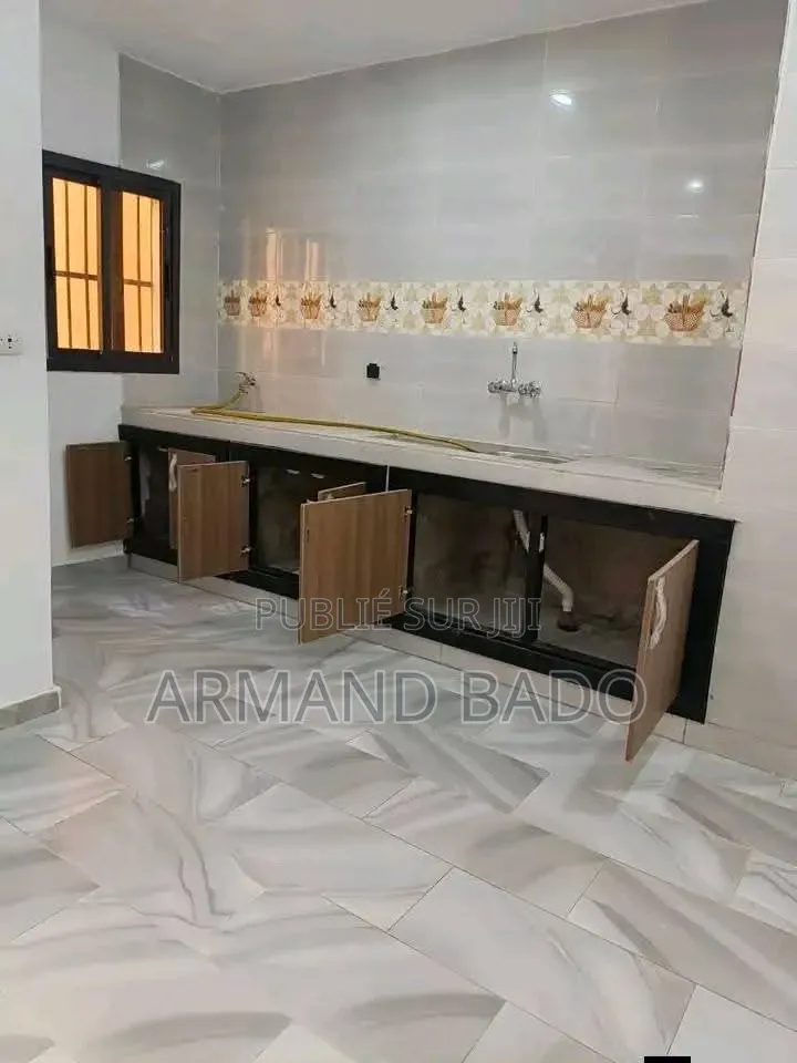 3chbre Appartement dans Bado Armand, Cocody à Louer