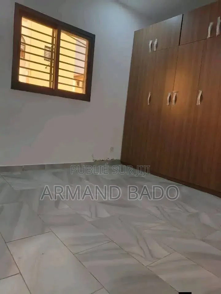 3chbre Appartement dans Bado Armand, Cocody à Louer